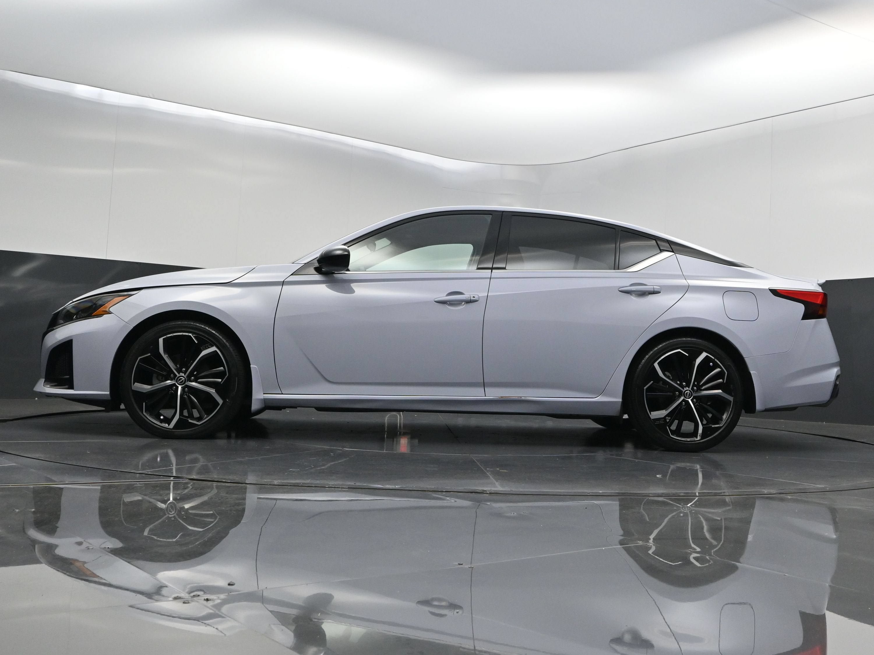Used 2023 Nissan Altima 2.5 SR w/ SR Premium Package FWD image 41