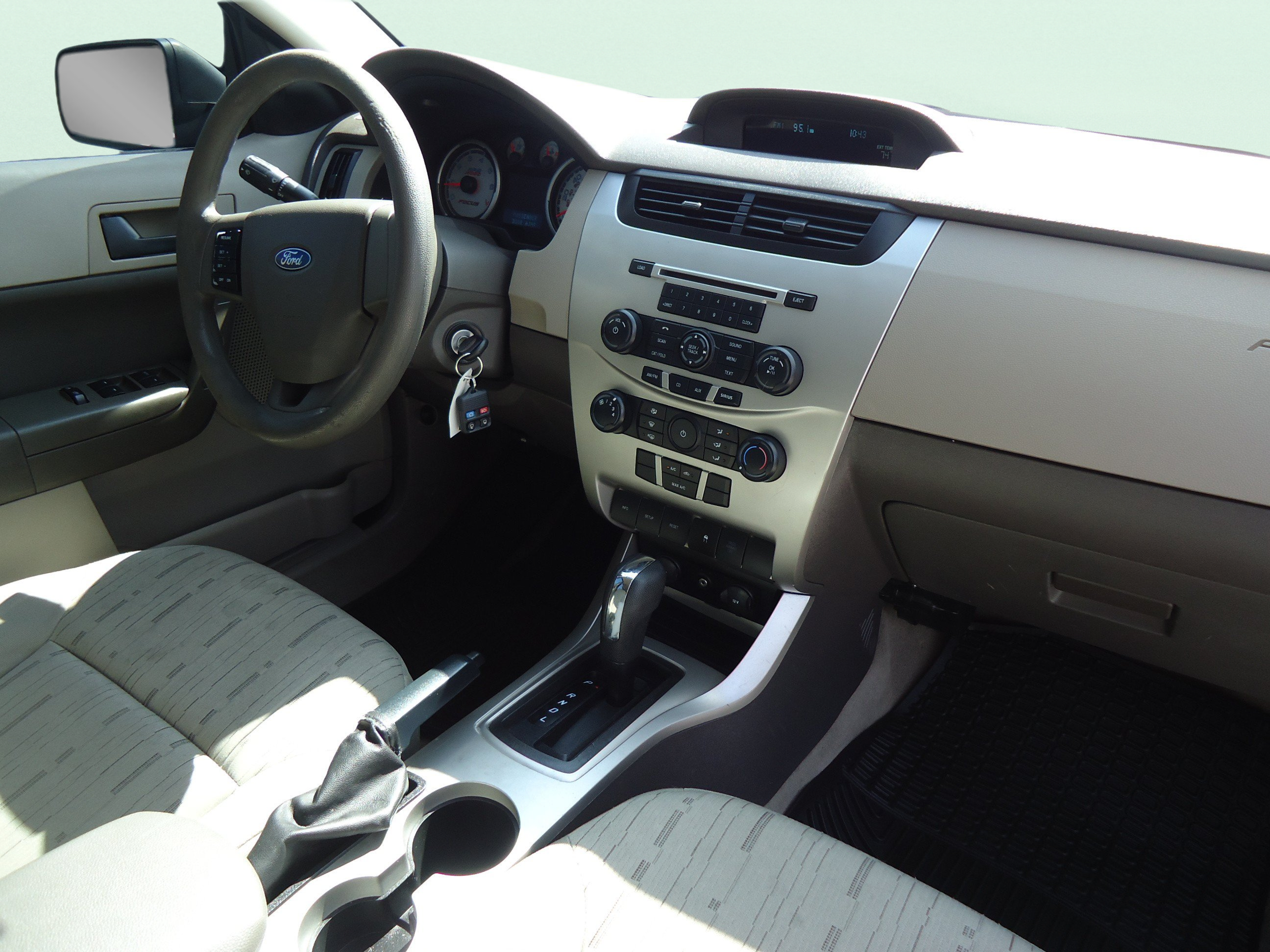 Used 2010 Ford Focus SE FWD image 22
