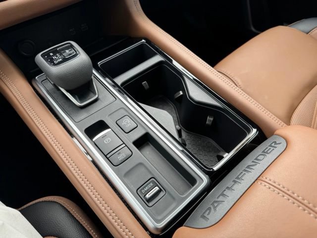Used 2025 Nissan Pathfinder Platinum FWD image 27
