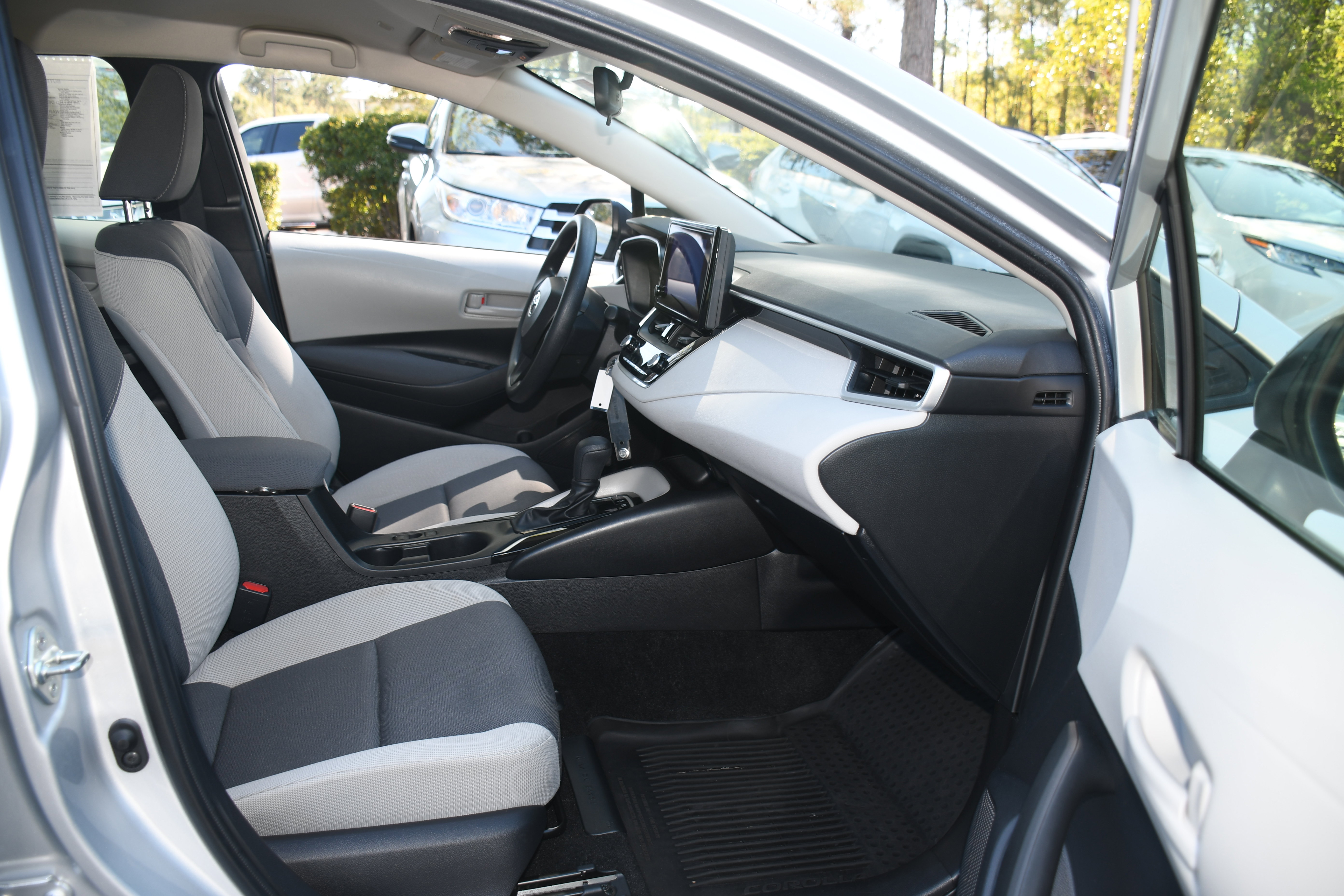 Used 2023 Toyota Corolla LE image 19