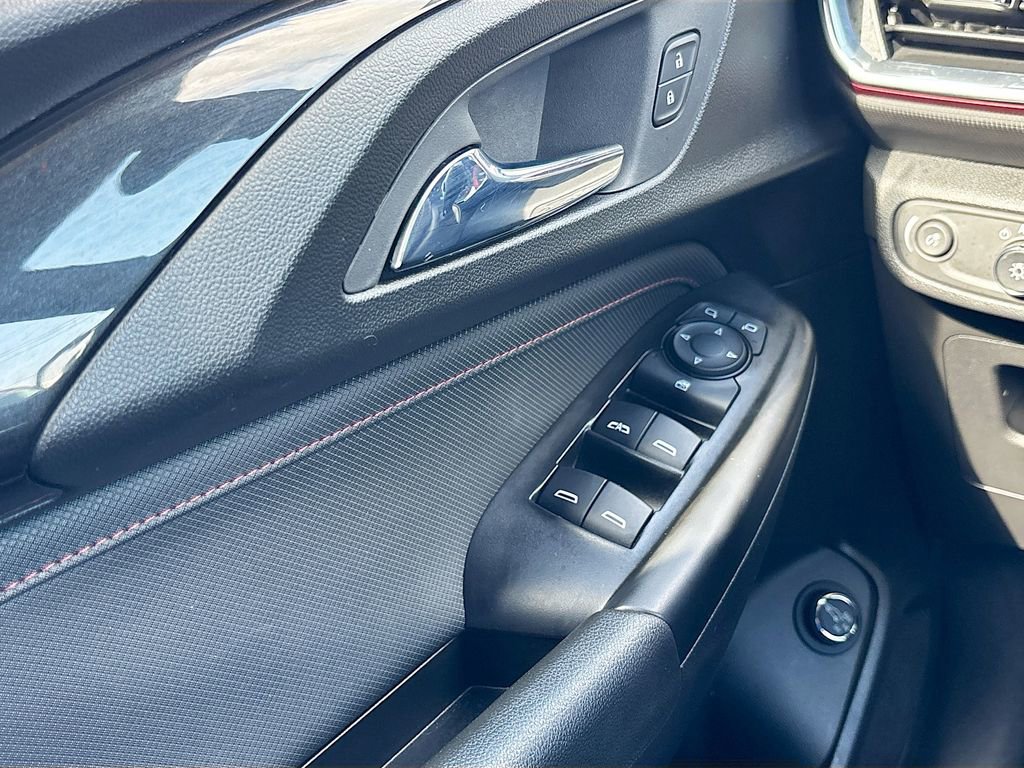 Used 2022 Chevrolet TrailBlazer RS w/ Sun and Liftgate Package image 17