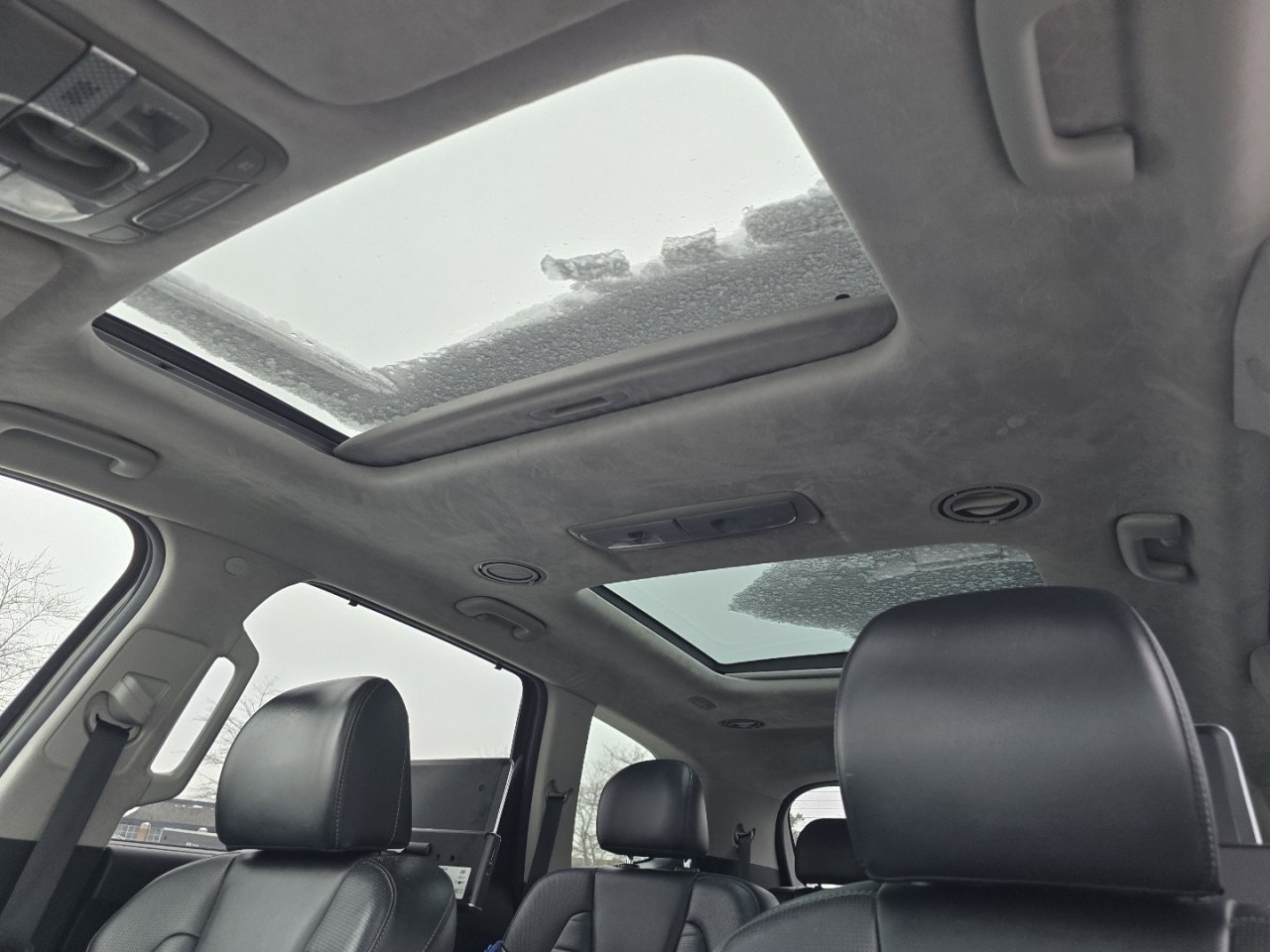 Used 2022 Kia Telluride SX w/ SX Prestige Package image 3