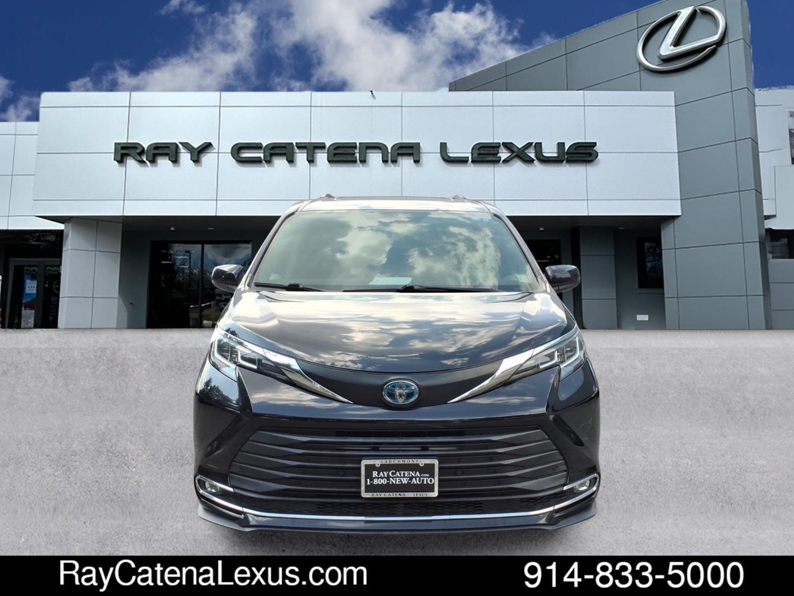 Used 2021 Toyota Sienna XLE w/ XLE Plus Package AWD/4WD image 2