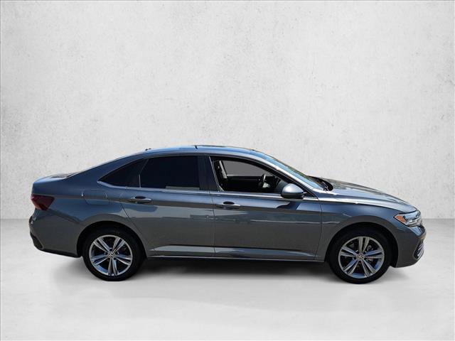 Used 2023 Volkswagen Jetta SE w/ Panoramic Sunroof Package FWD image 4