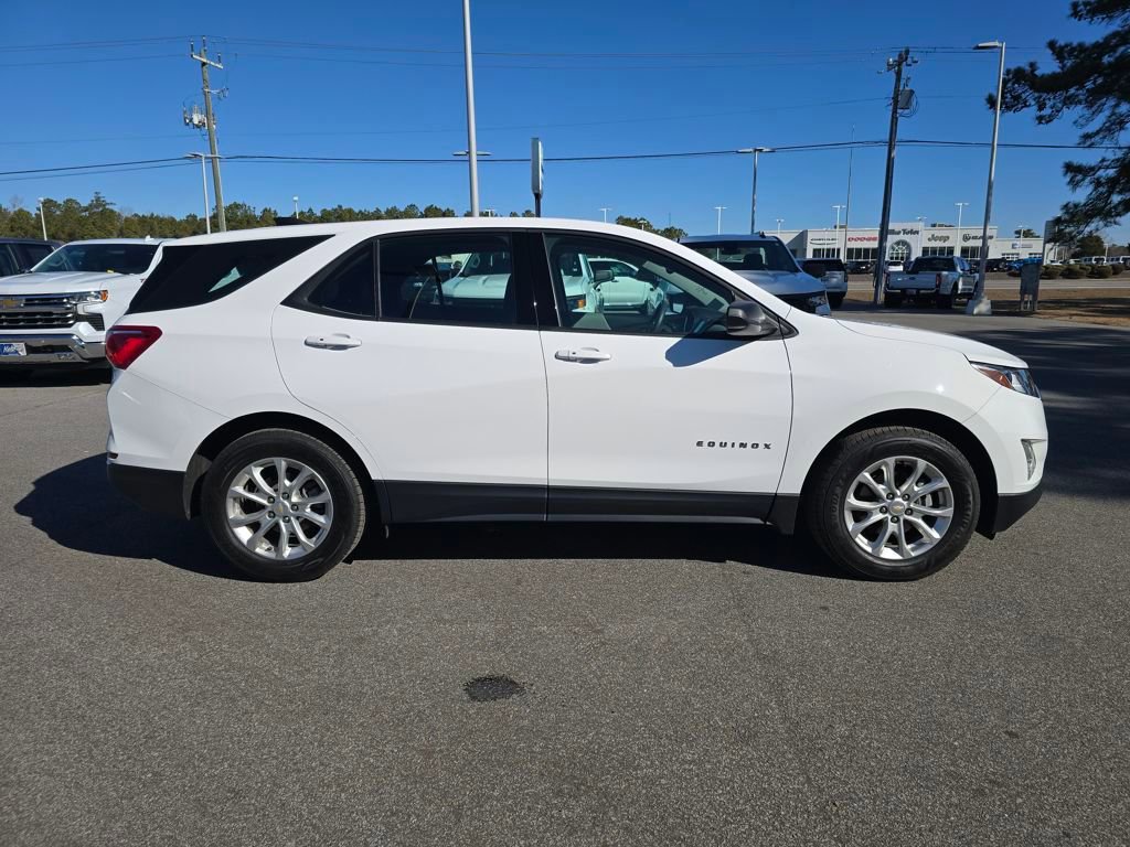 Used 2018 Chevrolet Equinox LS image 2