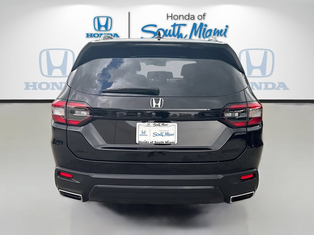 Used 2025 Honda Pilot Sport image 6