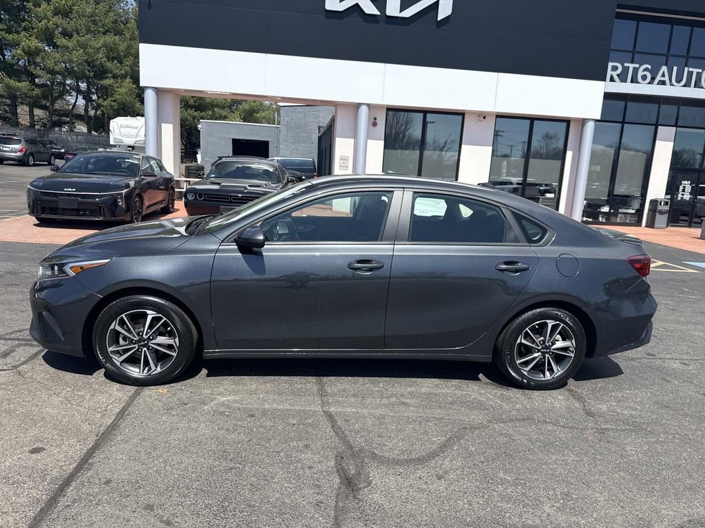 Used 2023 Kia Forte LXS image 2