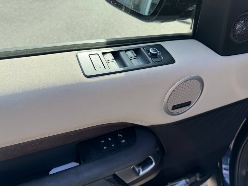 Used 2018 Land Rover Discovery HSE AWD/4WD image 23