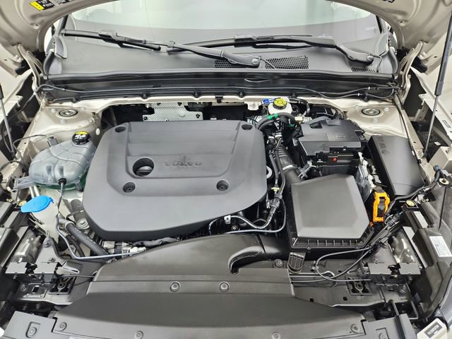Certified 2023 Volvo XC40 B5 Plus image 16