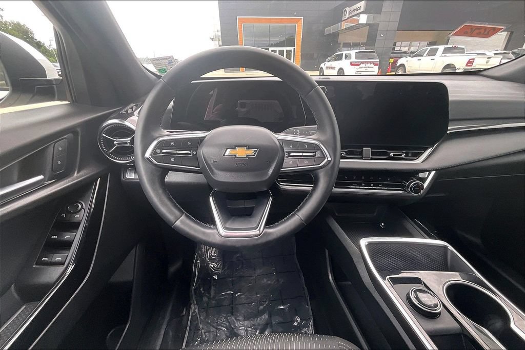 Used 2026 Chevrolet Equinox LT FWD image 5