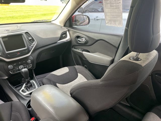 Used 2014 Jeep Cherokee Latitude w/ Comfort/Convenience Group FWD image 28