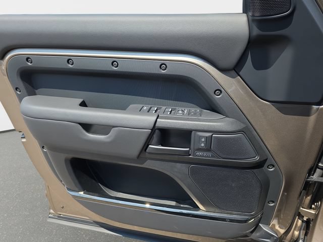 New 2026 Land Rover Defender 110 OCTA AWD/4WD image 19