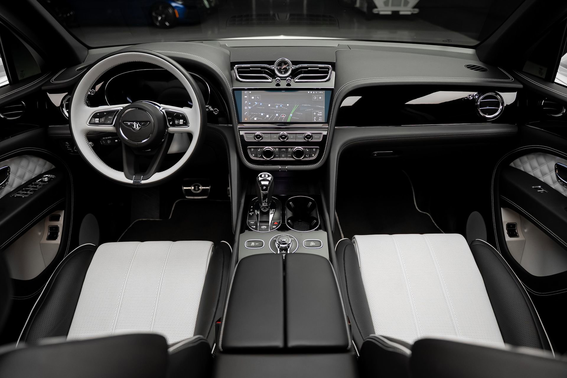 Used 2021 Bentley Bentayga Plug-In Hybrid AWD/4WD image 41
