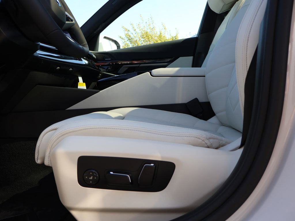 New 2026 BMW 550e xDrive AWD/4WD image 40