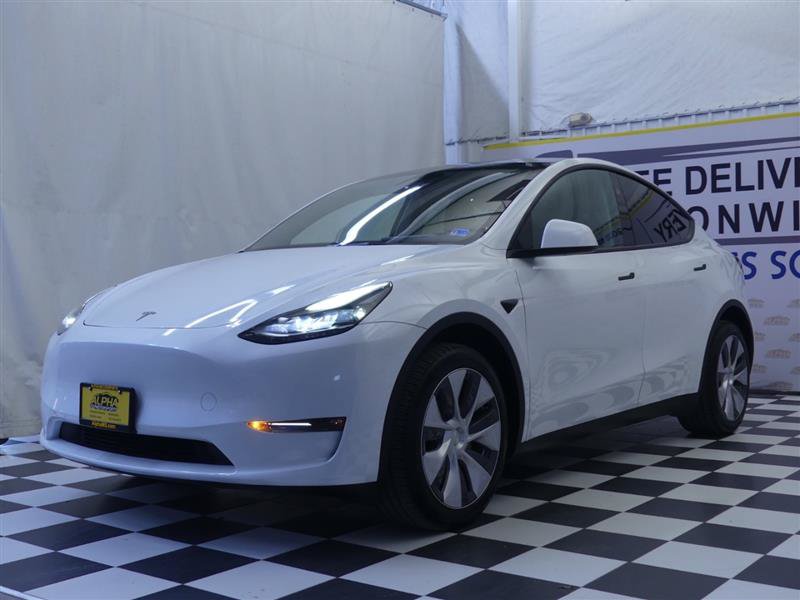 Used 2024 Tesla Model Y Long Range AWD/4WD image 2