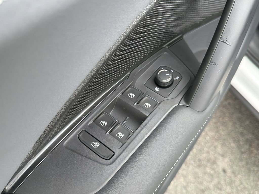 New 2026 Volkswagen Tiguan SE R-Line image 25