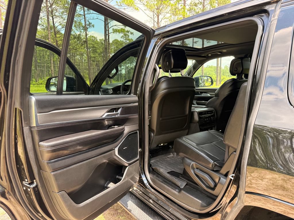 Used 2023 Jeep Wagoneer Series II AWD/4WD image 24