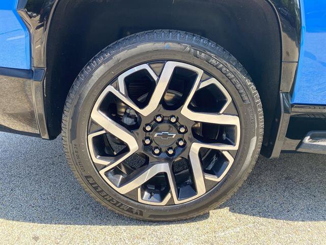Certified 2025 Chevrolet Silverado EV RST AWD/4WD image 11