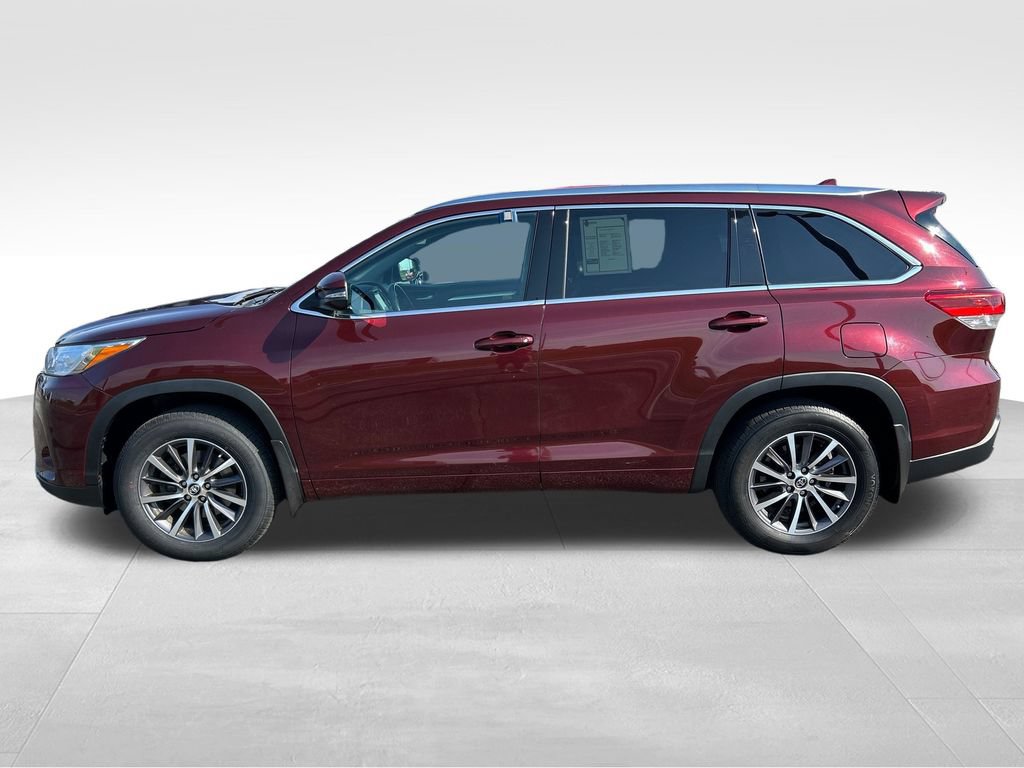 Used 2017 Toyota Highlander XLE w/ Carpet Mat Package AWD/4WD image 2