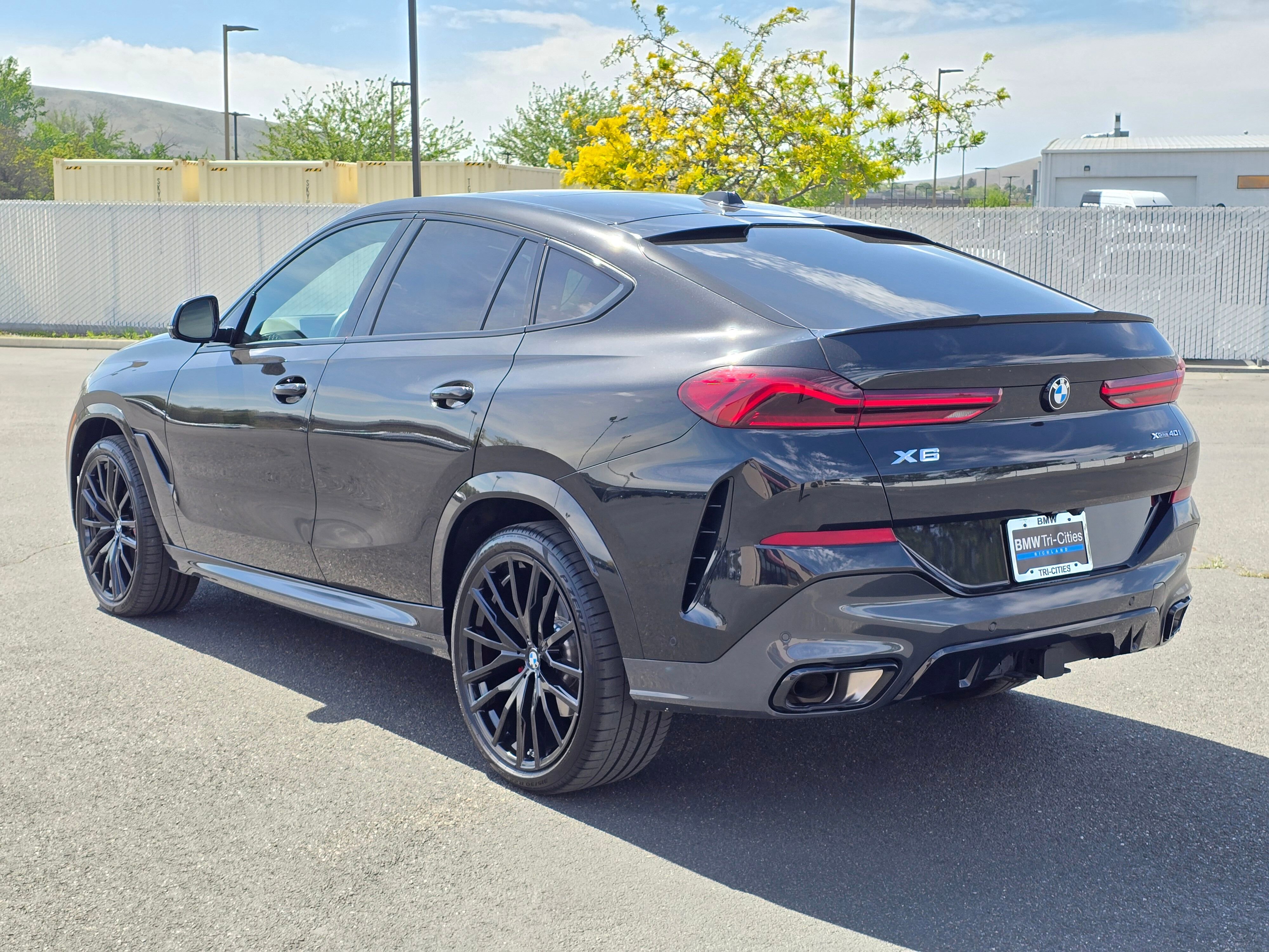Certified 2025 BMW X6 xDrive40i w/ Executive Package image 4