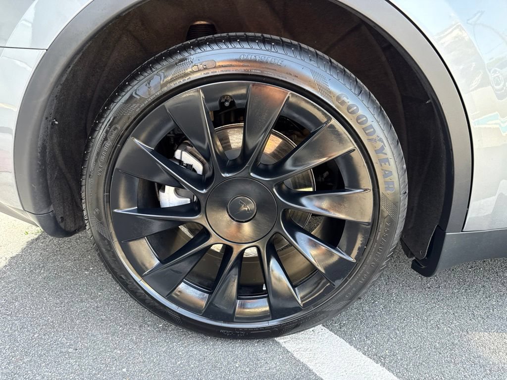 Used 2024 Tesla Model Y Long Range AWD/4WD image 9
