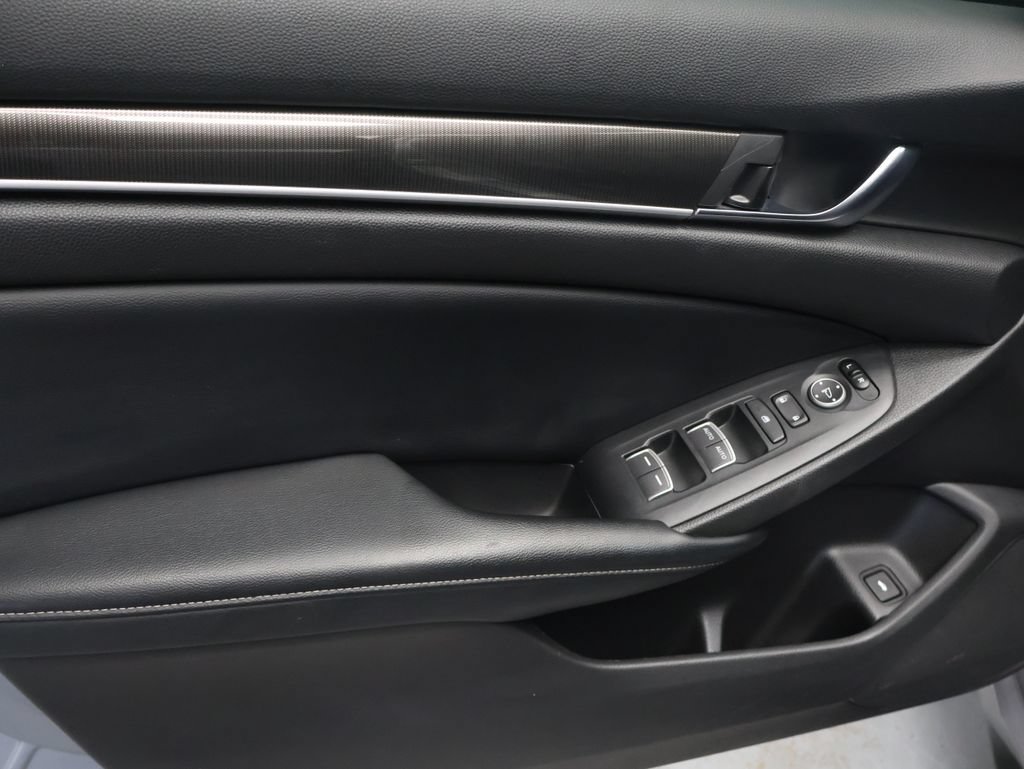 Used 2018 Honda Accord Sport image 15