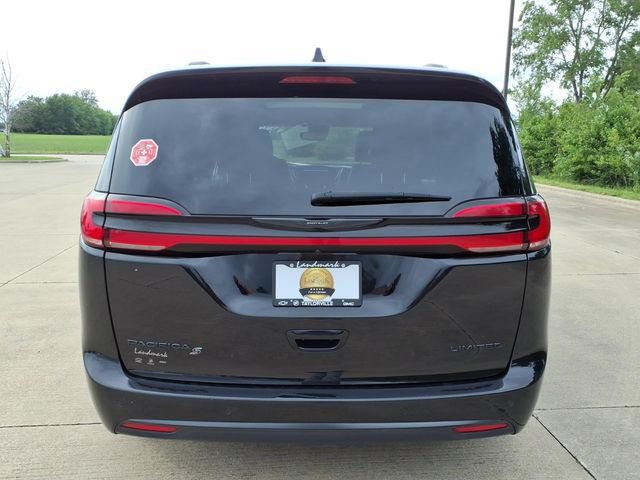 Used 2025 Chrysler Pacifica Limited FWD image 19