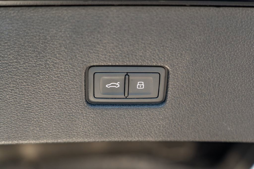 Used 2022 Audi RS Q8 w/ Carbon Optic Package image 9