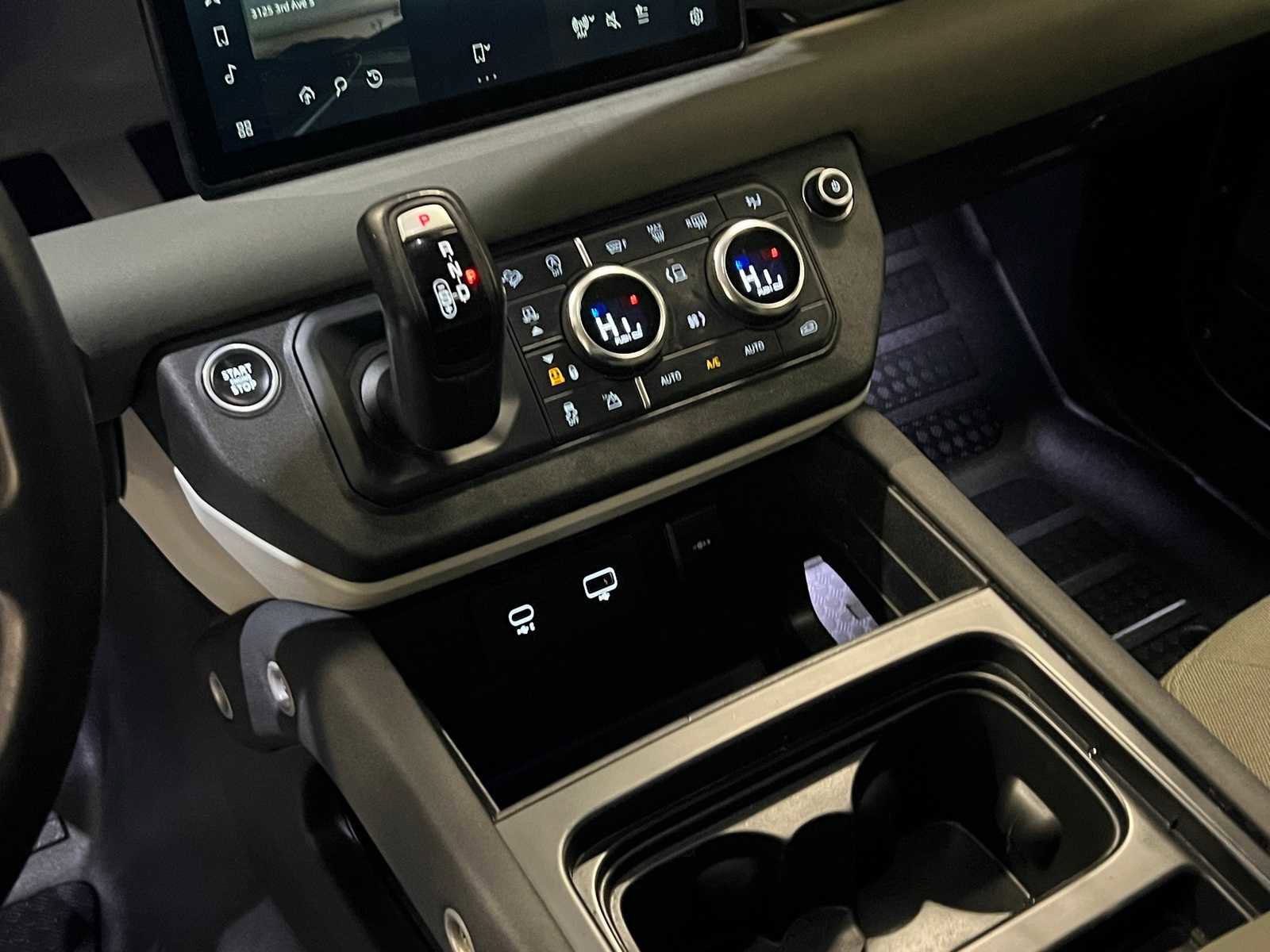 Used 2020 Land Rover Defender 110 SE image 22