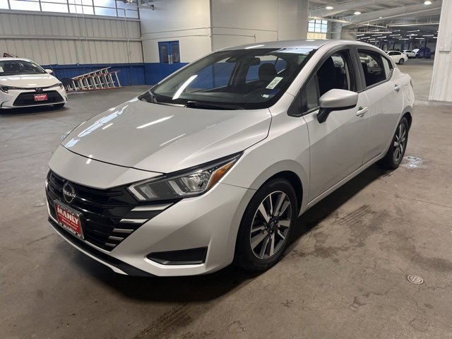 Used 2023 Nissan Versa SV image 7