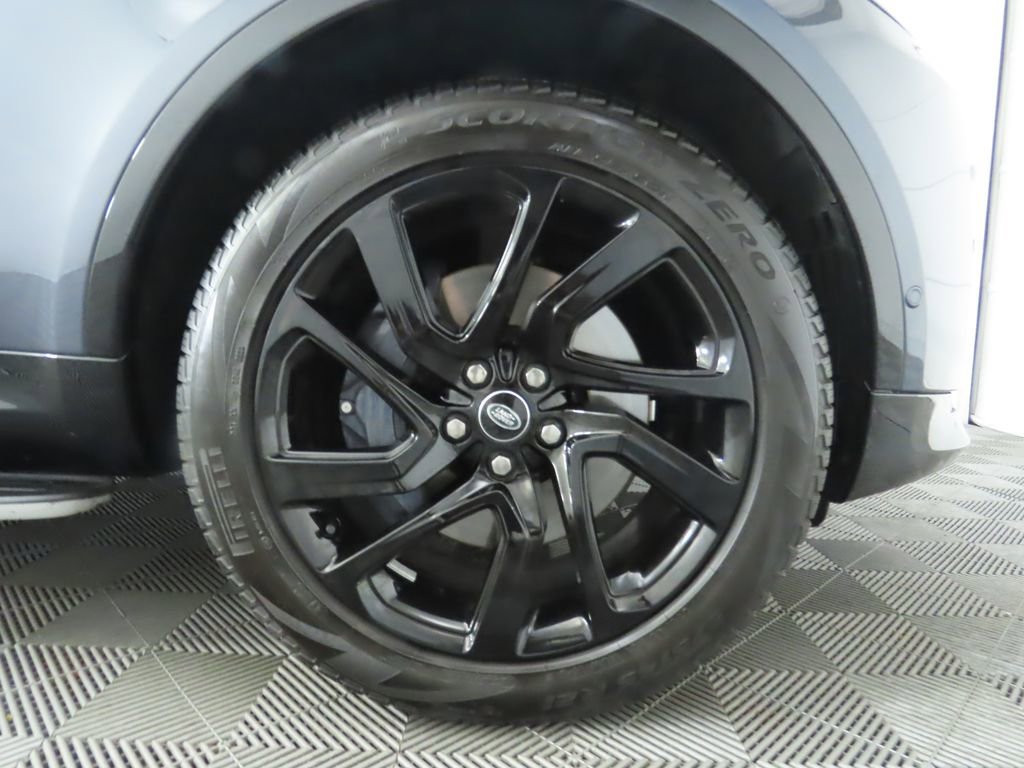 Used 2024 Land Rover Discovery Dynamic SE image 34