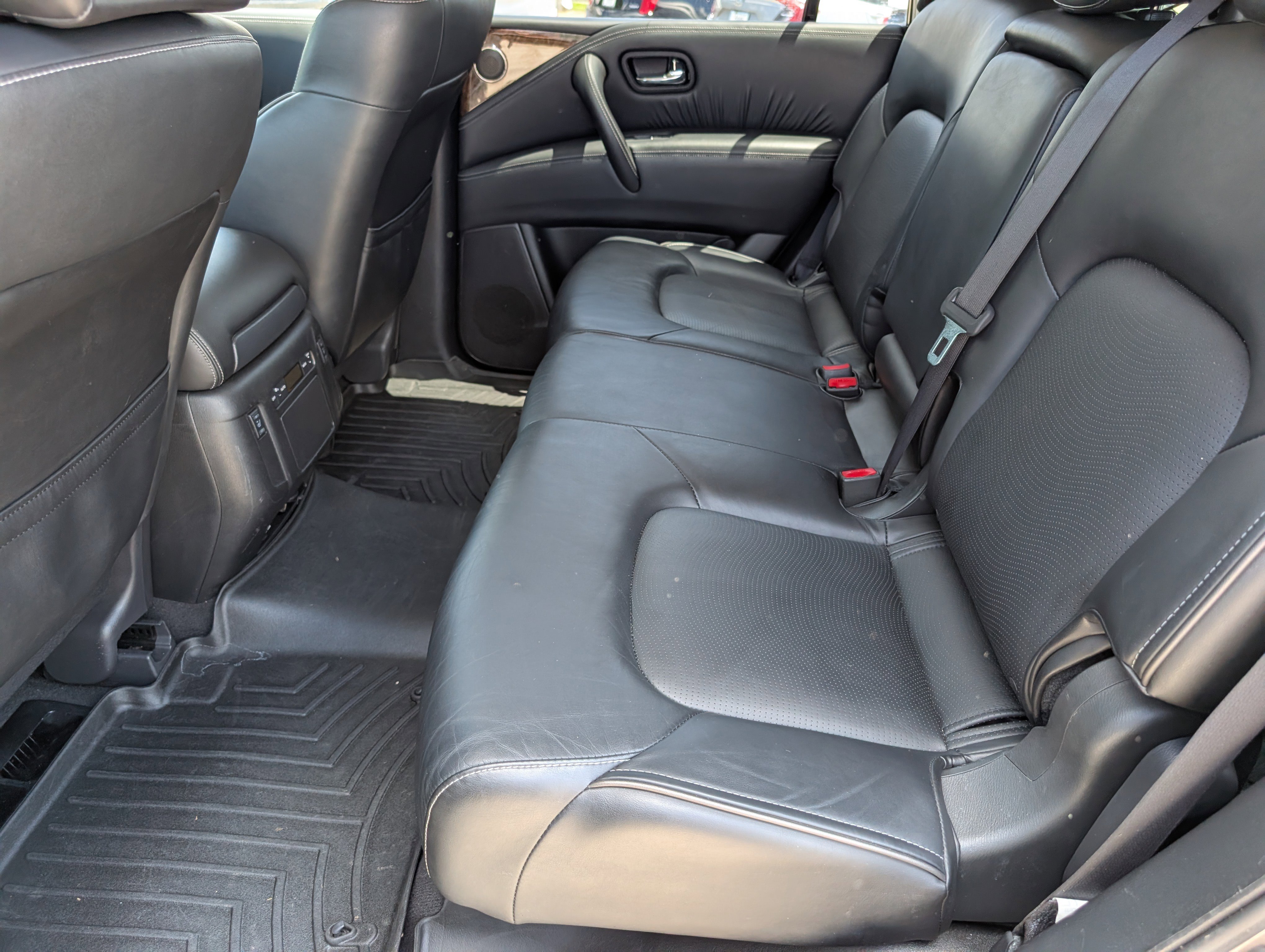 Used 2017 INFINITI QX80 4WD w/ Driver Assistance Package image 11