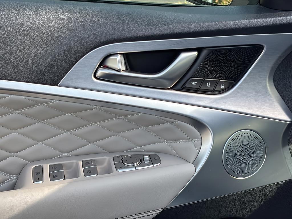 Used 2020 Genesis G70 2.0T w/ Prestige Package image 12