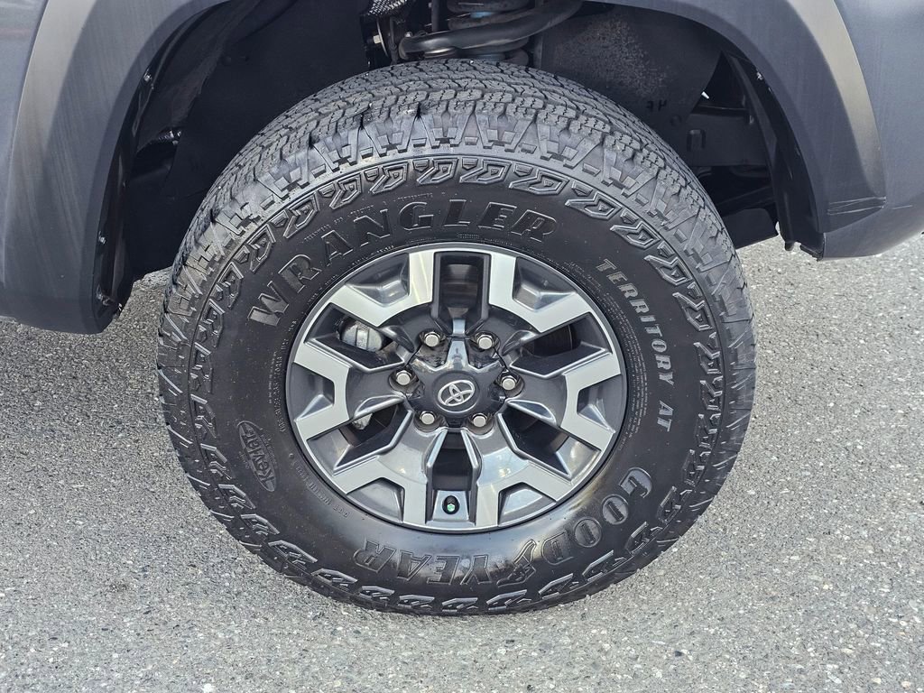 Used 2023 Toyota Tacoma TRD Off-Road w/ Black Out Package (TMS) AWD/4WD image 9