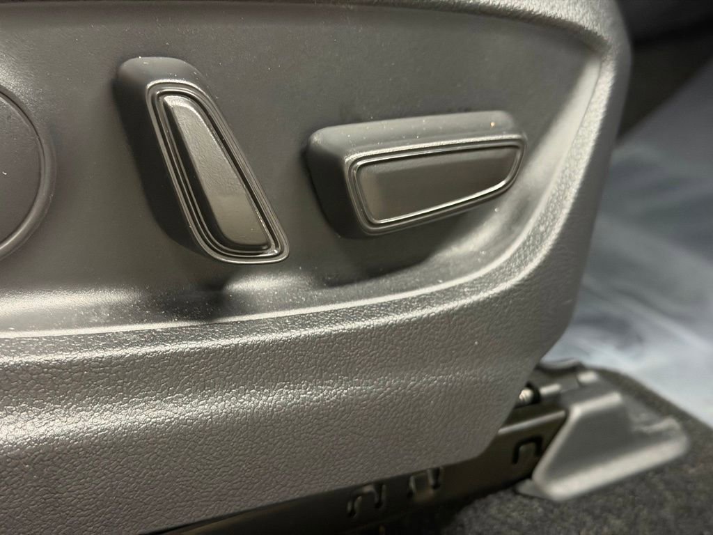 Used 2025 Toyota Crown Signia XLE image 25