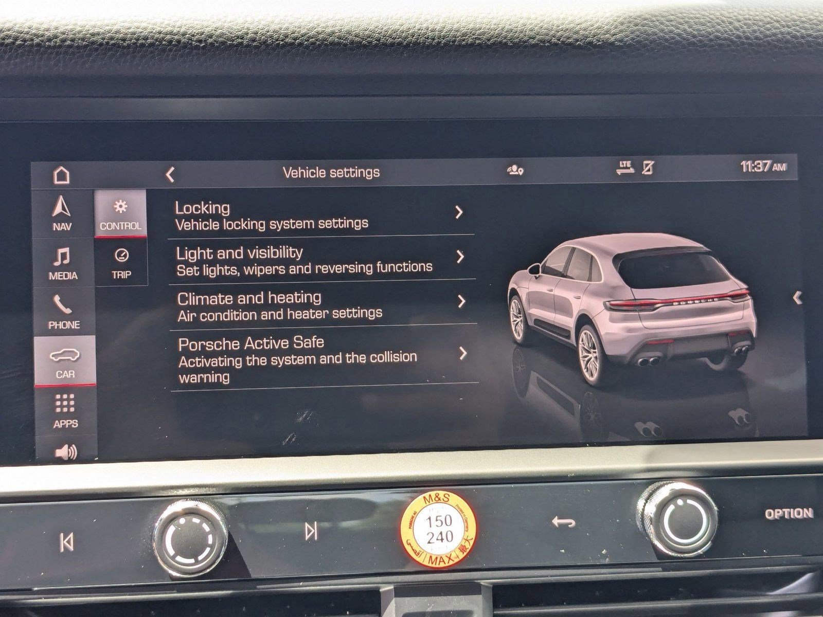 Certified 2025 Porsche Macan image 18