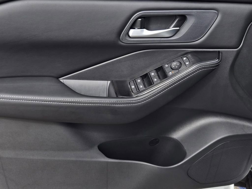 New 2026 Nissan Rogue SV FWD image 17