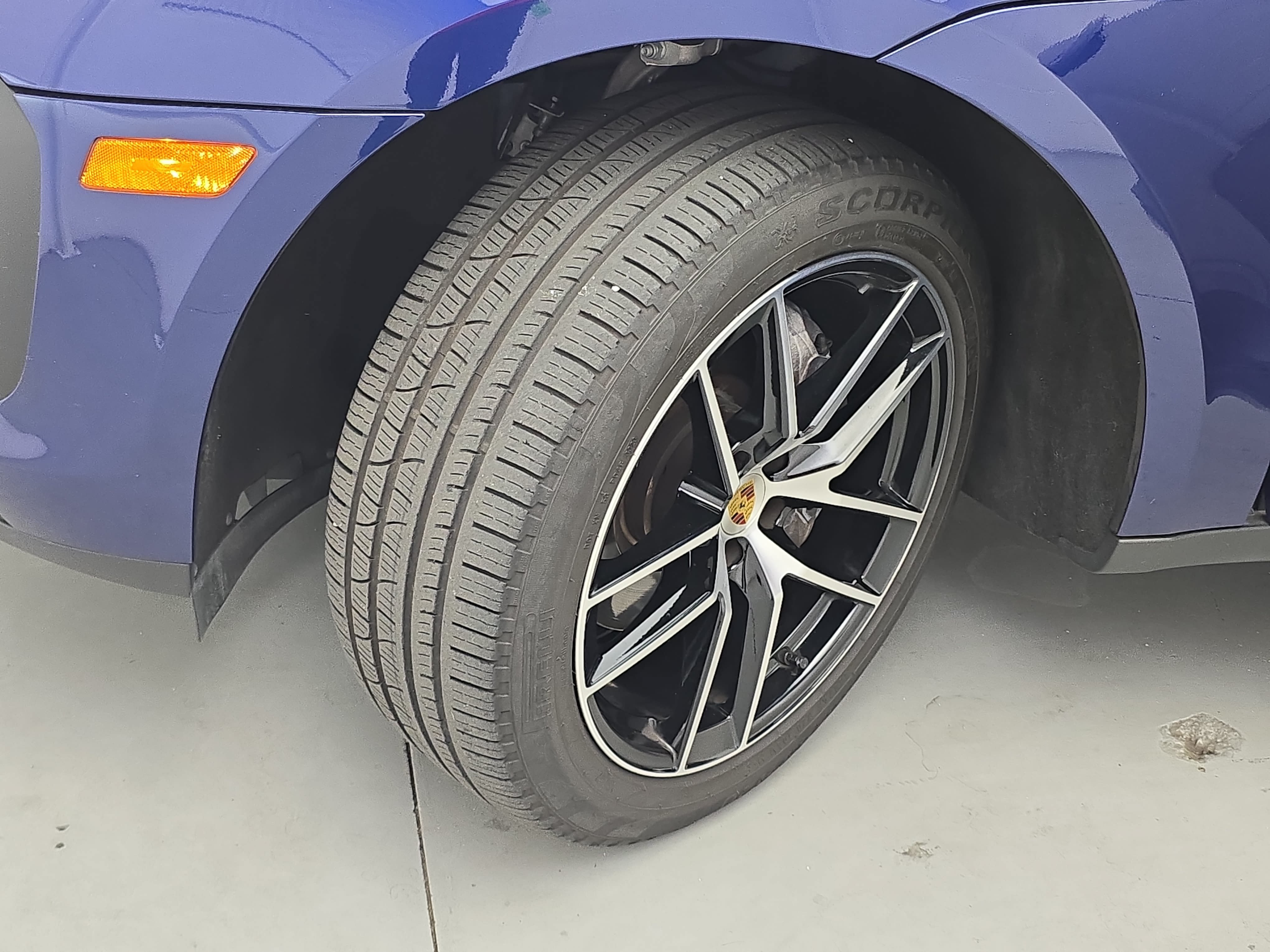 Certified 2024 Porsche Macan AWD/4WD image 35