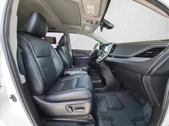 Used 2020 Toyota Sienna SE w/ SE Preferred Package FWD image 24