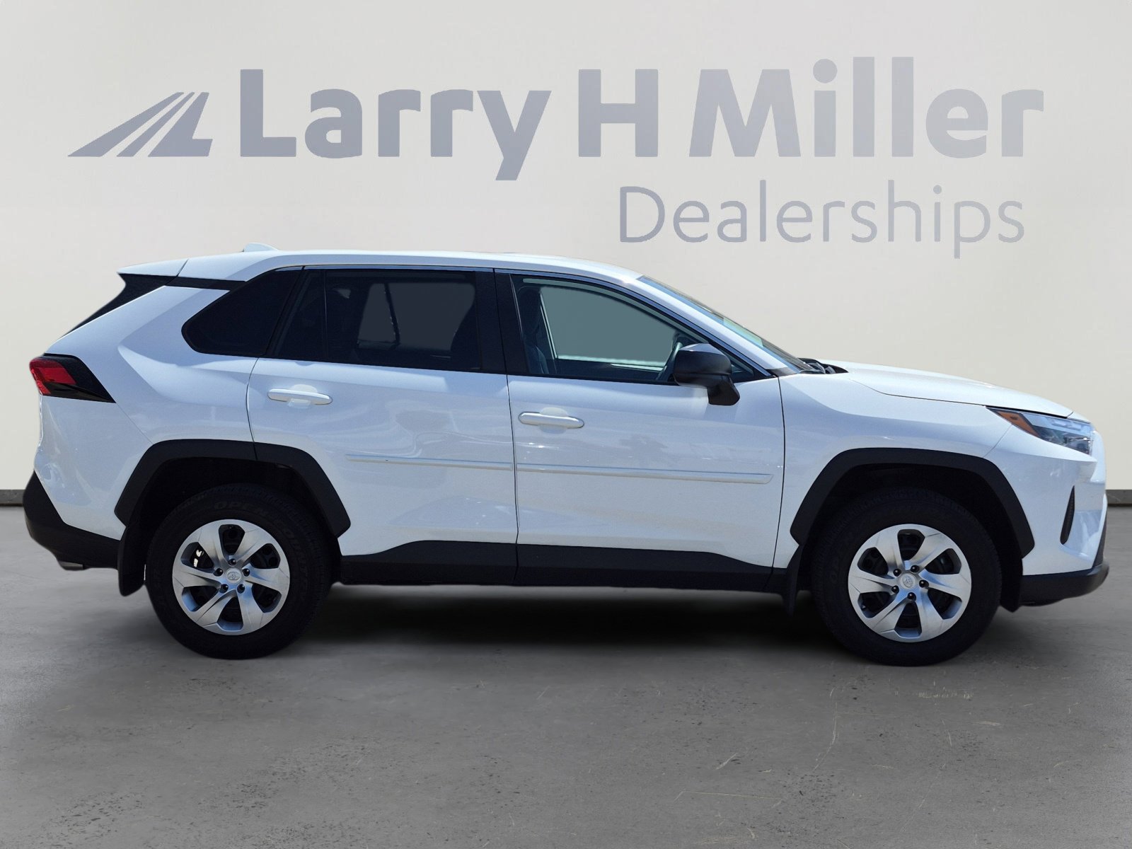 Certified 2023 Toyota RAV4 LE AWD/4WD image 6