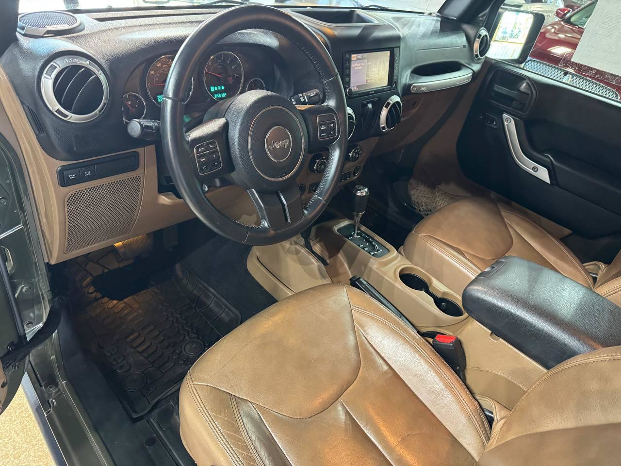 Used 2015 Jeep Wrangler Rubicon w/ Power Convenience Group AWD/4WD image 12
