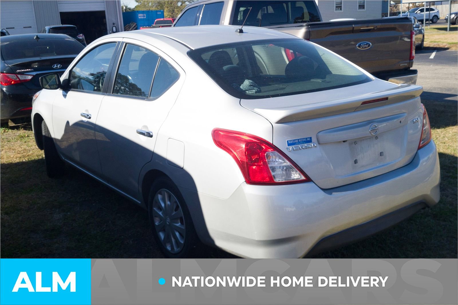 Used 2019 Nissan Versa SV image 5