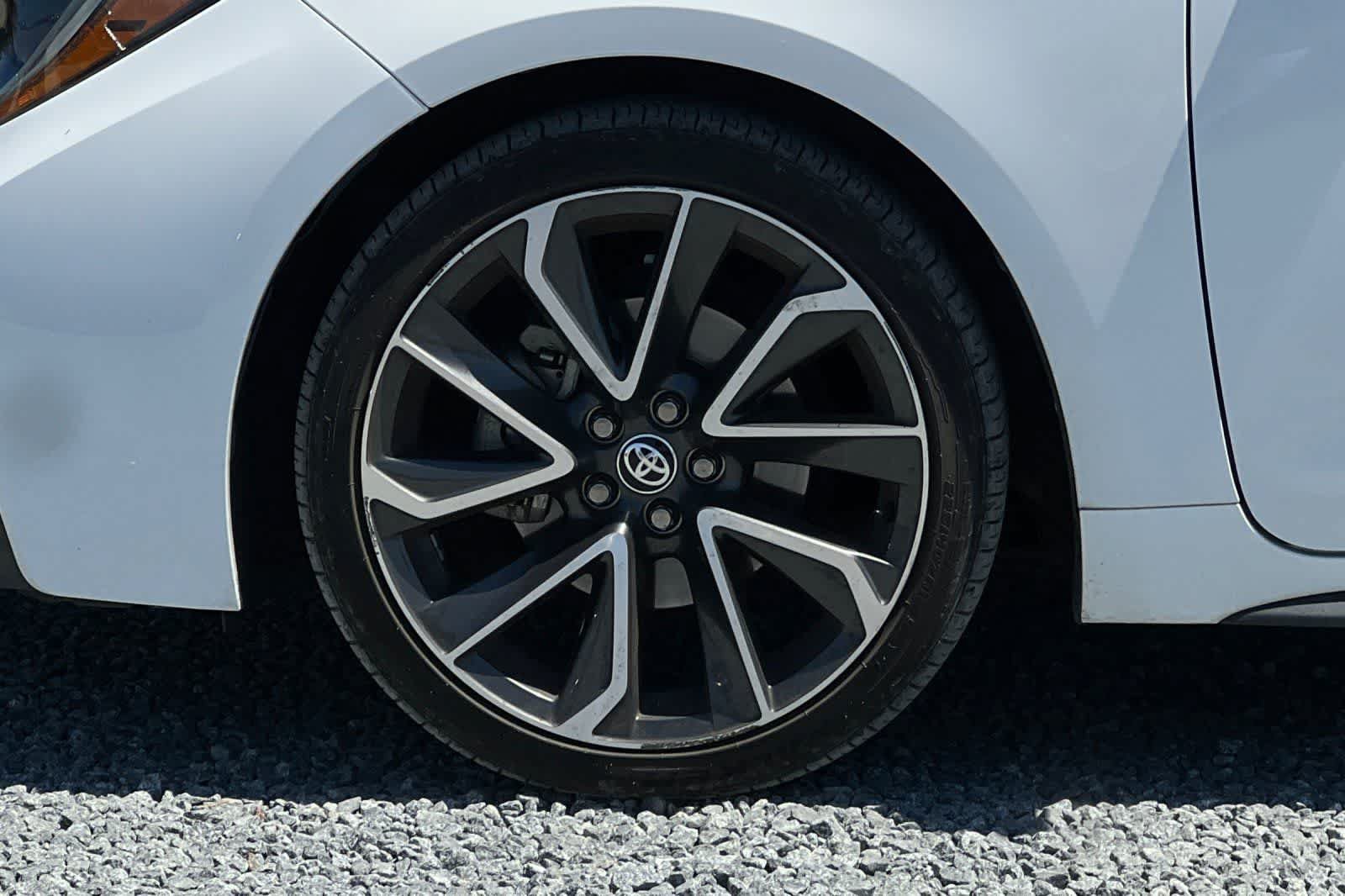 Used 2020 Toyota Corolla SE w/ SE Premium Package FWD image 12