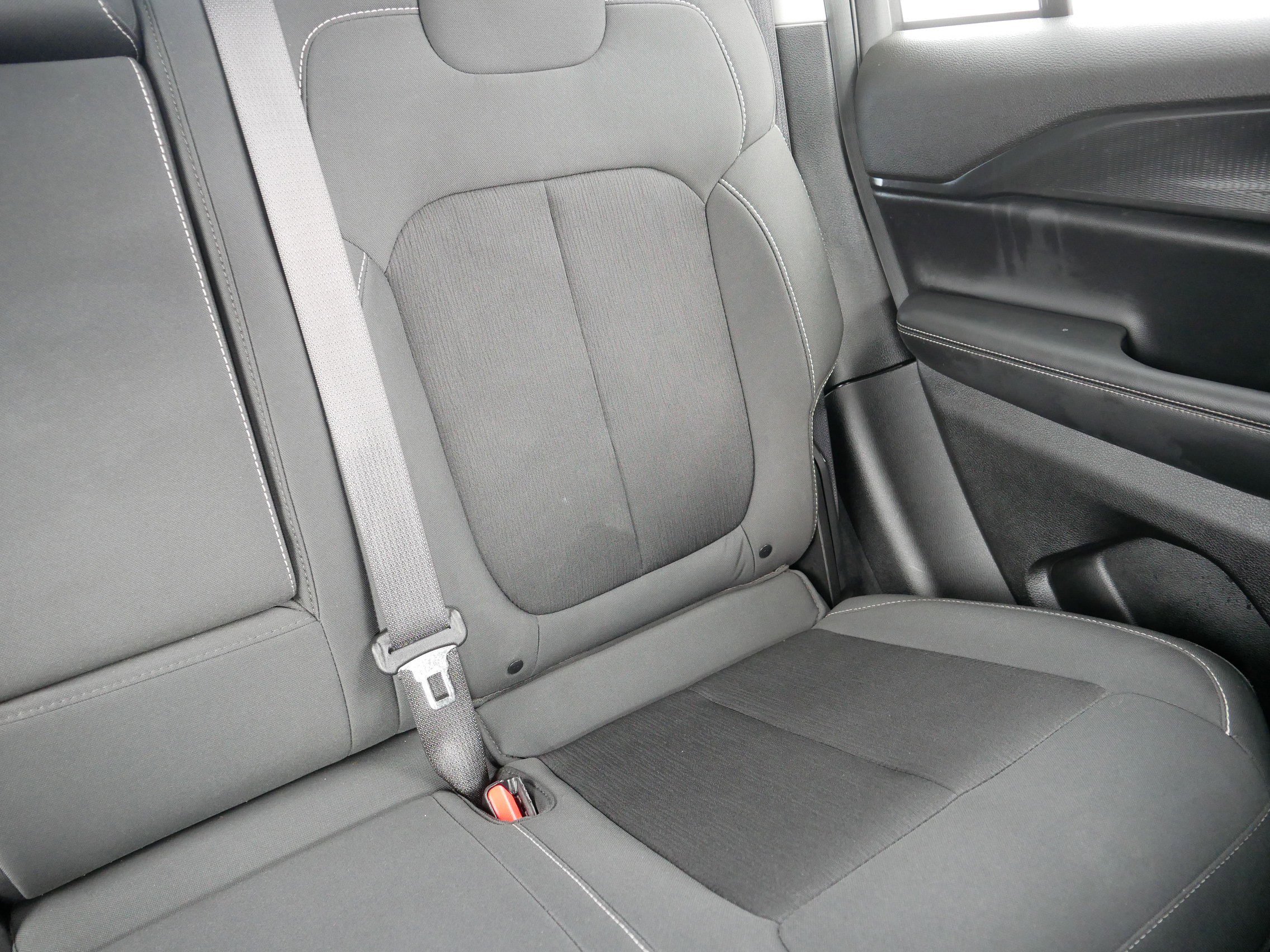 Used 2023 Jeep Grand Cherokee Laredo image 14