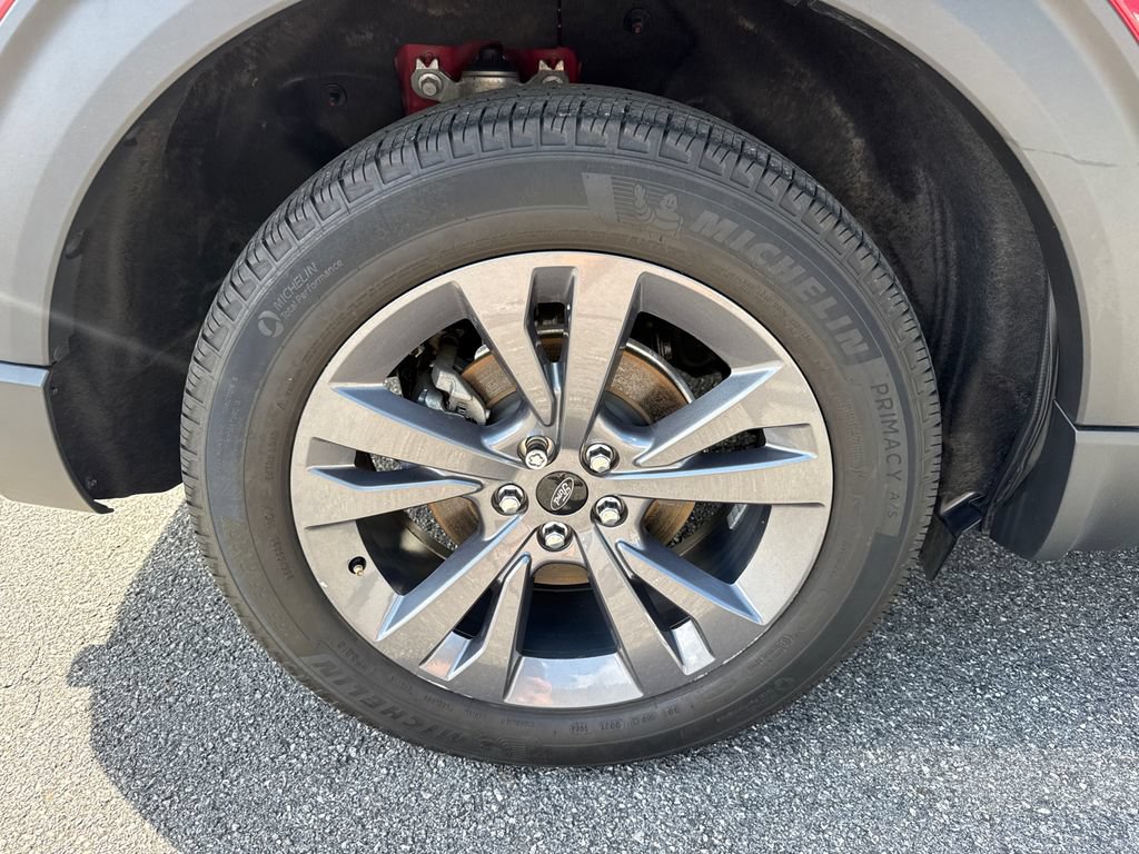 Used 2023 Ford Explorer XLT w/ Equipment Group 202A AWD/4WD image 17