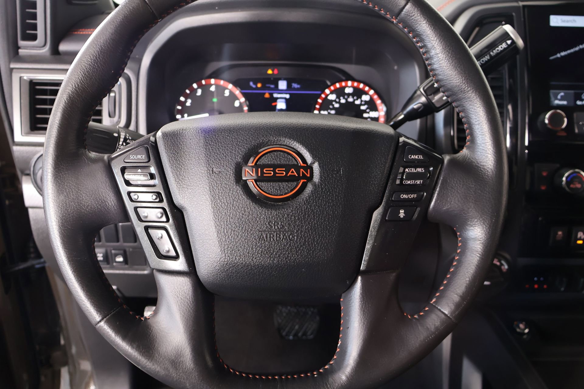 Used 2023 Nissan Titan PRO-4X w/ Pro-4x Convenience Package image 3