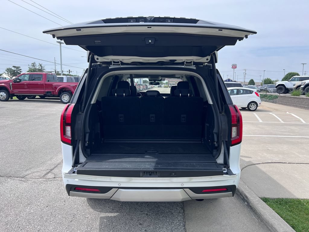 Certified 2025 Ford Expedition Platinum AWD/4WD image 16