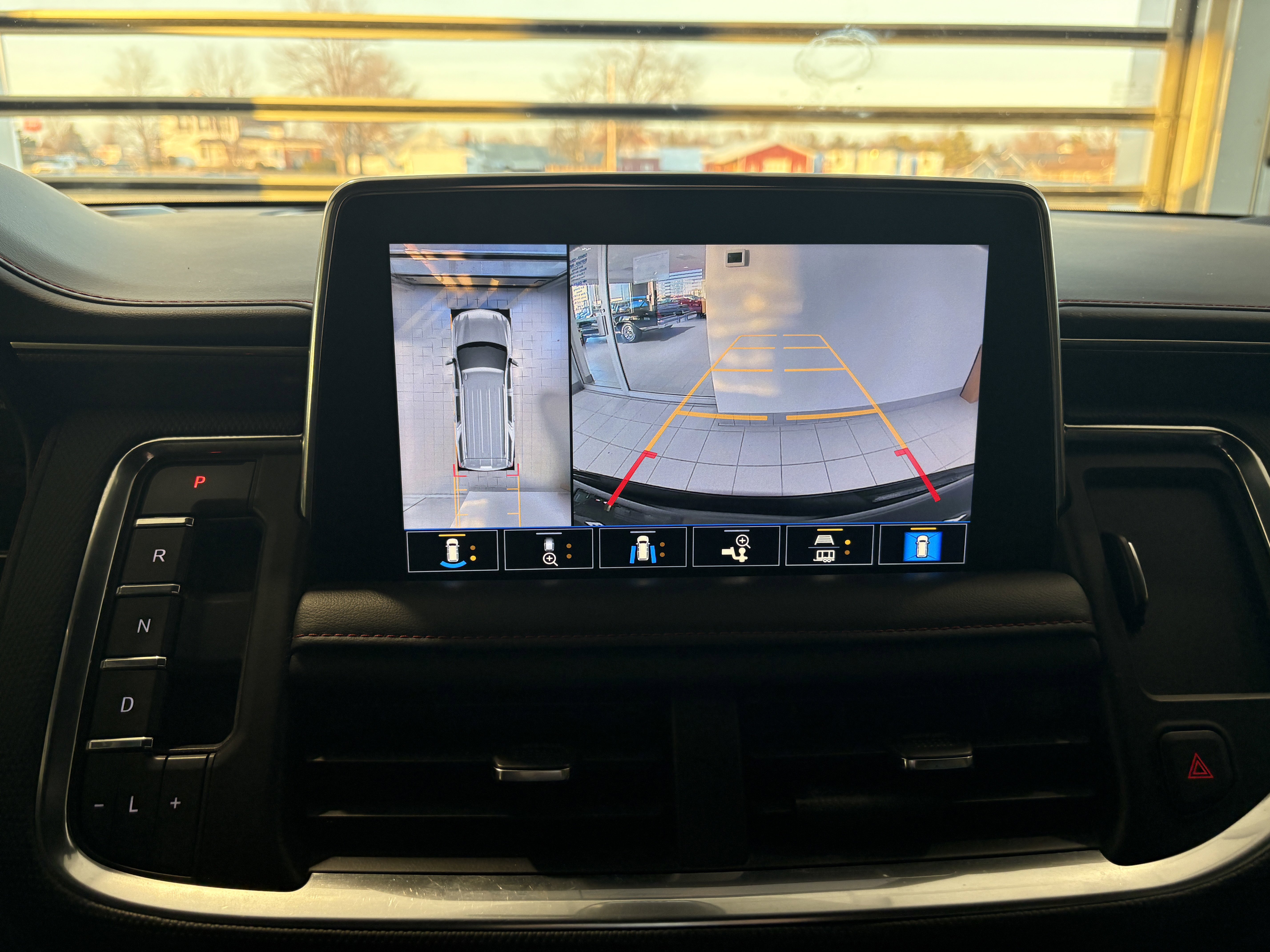 Used 2021 Chevrolet Suburban RST w/ Luxury Package image 18