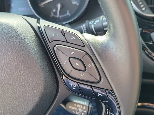 Used 2020 Toyota C-HR XLE FWD image 18