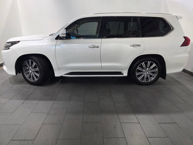 Used 2016 Lexus LX 570 4WD w/ Luxury Package image 2